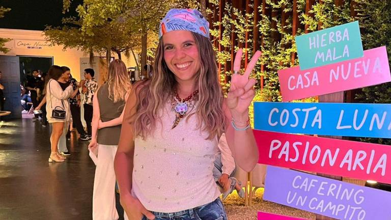 La cantautora ecuatoriana Luz Pinos presentó su nuevo material discográfico Casa Nueva, a través de un evento íntimo realizado en Guayaquil.