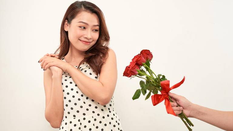 Investigación señala que las mujeres solteras se sienten más felices que los hombres