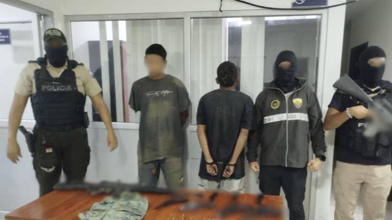 Tres presuntos integrantes de 'Los Águilas' fueron capturados en operativo en Tres Postes, Guayas