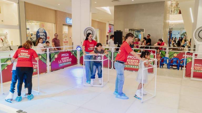 Pycca enciende la magia navideña con su innovadora pista de hielo acrílica