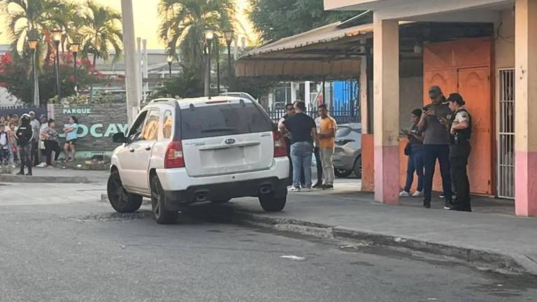 Fiscalía confirma asesinato de dos funcionarios judiciales tras ataque armado en Manta