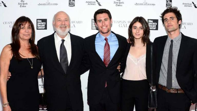 La pareja asistió, junto a su hijo, a una fiesta en casa de Conan O’Brien menos de 24 horas antes de ser hallados sin vida.