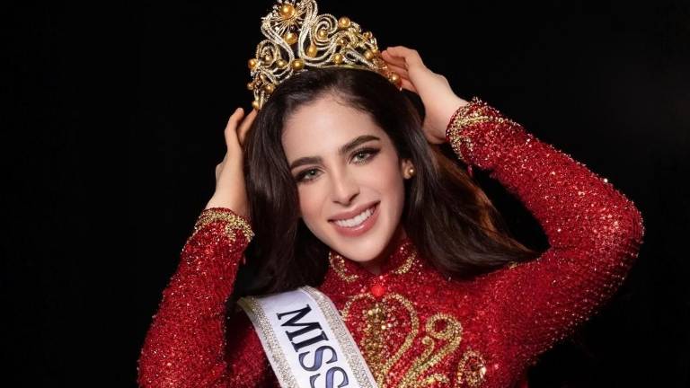 Miss Universo revela que su desvanecimiento en Ambato fue por agotamiento