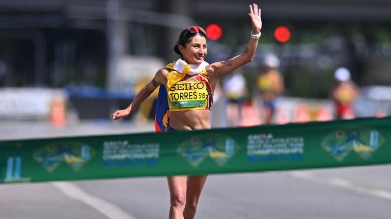 Paula Torres celebra al ganar la maratón del Campeonato del Mundo de marcha en Brasilia (Brasil).