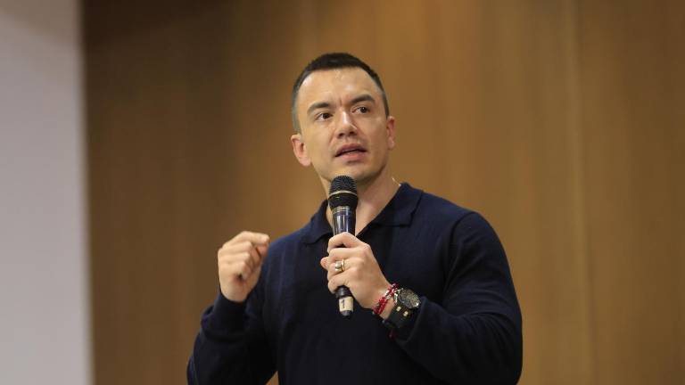 Daniel Noboa durante un evento cultural en Loja.