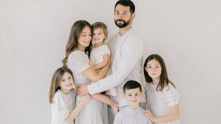 Quién es Melissa Carlton, la influencer que perdió a dos de sus hijas en un trágico suceso