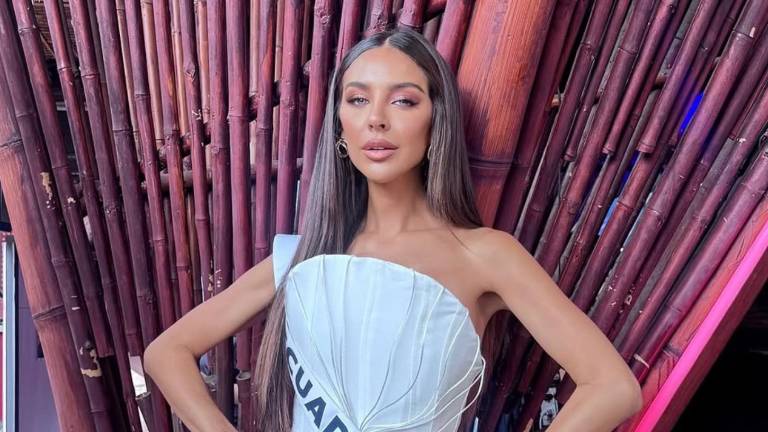 Nadia Mejía desfila en traje de baño y gala para la preliminar del Miss Universe 2025