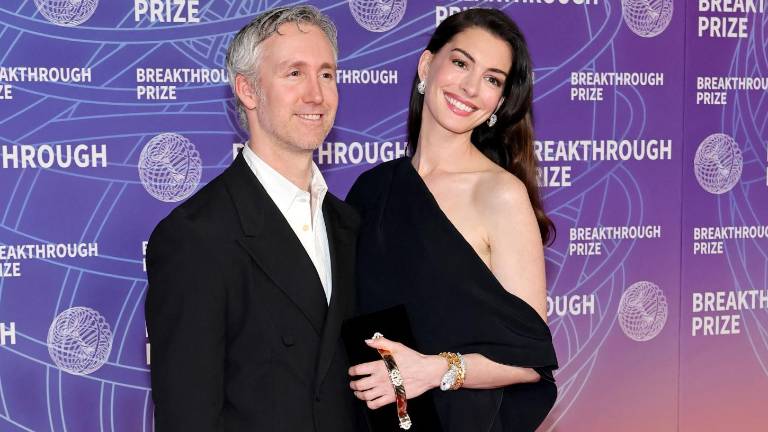 Anne Hathaway espera a su tercer hijo y comparte la noticia con un emotivo video
