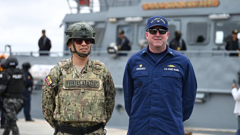 Guardacostas de Estados Unidos detuvieron a 23 personas con droga el 30 de octubre de 2025.