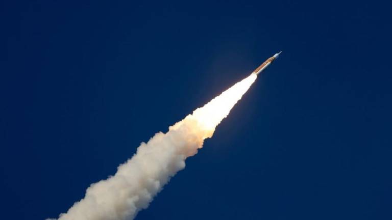 Artemis II hace historia: sus tripulantes son los humanos que más lejos han viajado en el espacio