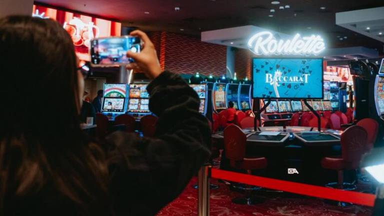 Municipio clausura casino que operaba sin permisos en hotel del norte de Guayaquil