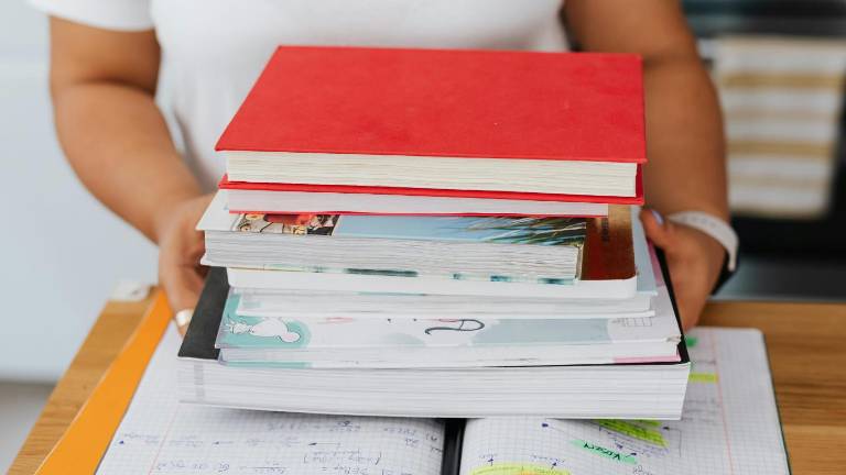 Libros escolares en Ecuador: controlarán sobreprecios y compras obligatorias en librerías fijas