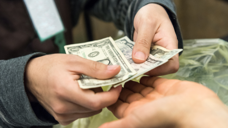 Devolución del IVA para adultos mayores en Ecuador: ¿hay fecha oficial para acreditar los montos atrasados?