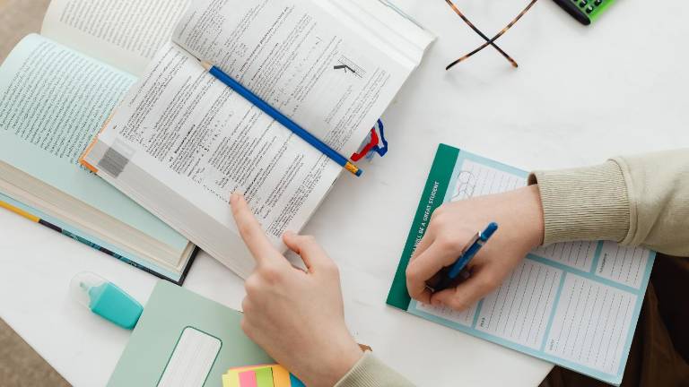 Ecuador abrirá más de 141.000 cupos en educación superior pública para el primer periodo de 2026.