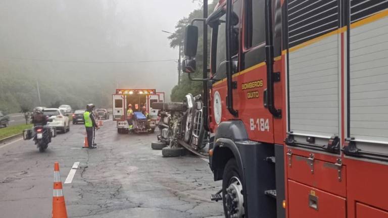 Accidente en la av. Simón Bolívar deja cuatro heridos en el norte de Quito