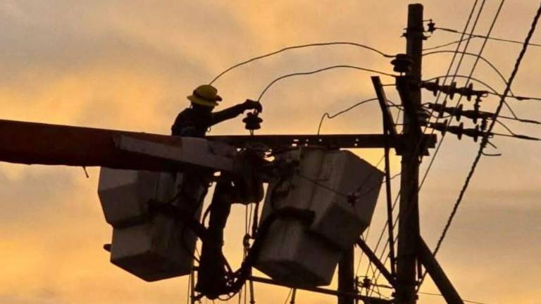 CNEL atribuye cortes de luz en Guayaquil, Samborondón y Daule a sobrecarga por ola de calor