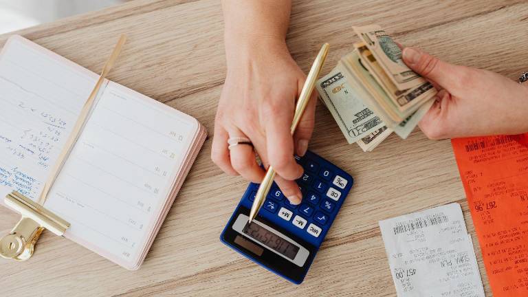 ¿Tienes deudas con el BIESS? Estas son las opciones para ponerse al día y evitar problemas legales