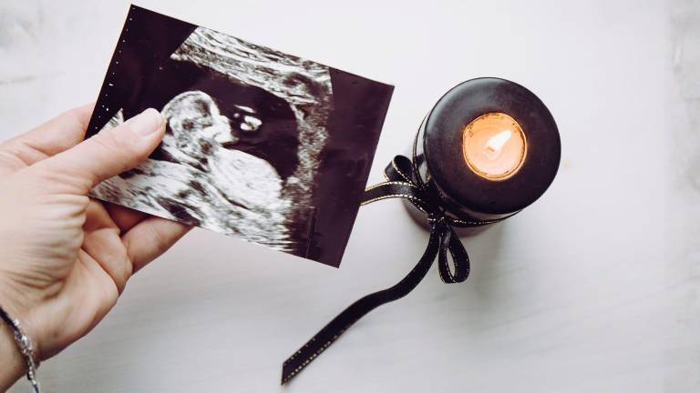 Duelo gestacional: El luto invisibilizado de quienes lloran a sus bebés