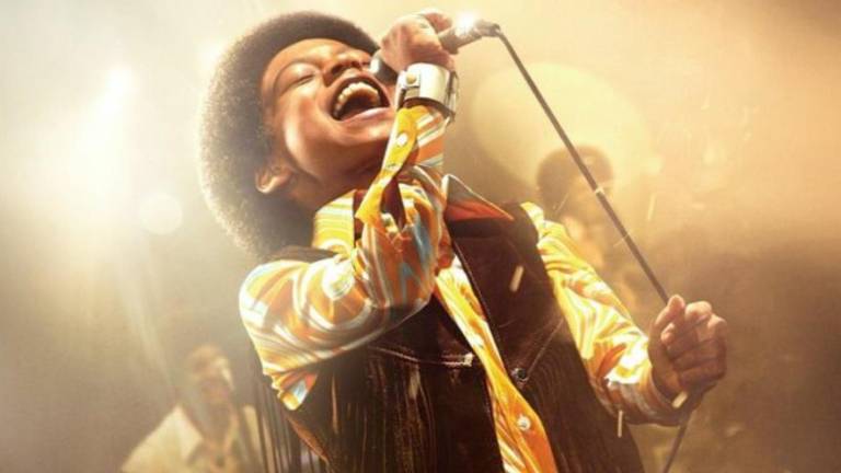 El biopic de Michael Jackson llega a cines entre polémicas y decisiones clave