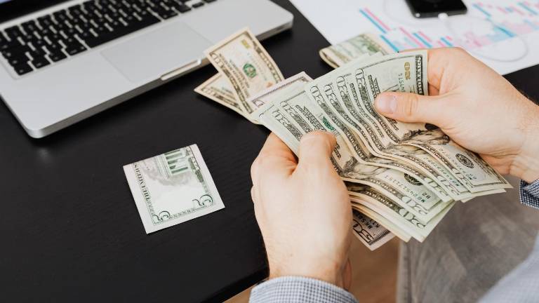 IESS pagará la decimotercera pensión en diciembre: beneficiarios y fechas clave