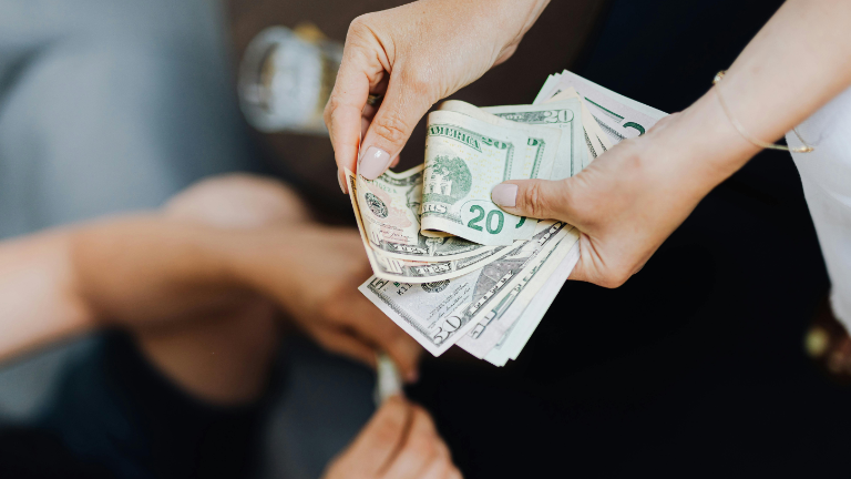 Así puedes saber si eres beneficiario del Bono Raíces de USD 1.000 en Ecuador