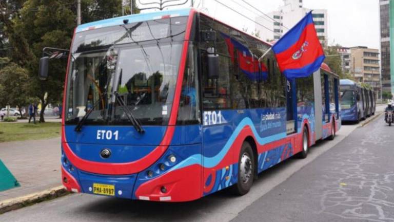 Contraloría halla indicios de responsabilidad penal en la compra de 60 trolebuses en Quito