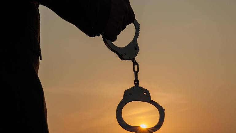 IESS alerta que médicos emitieron certificados falsos de VIH para liberar criminales