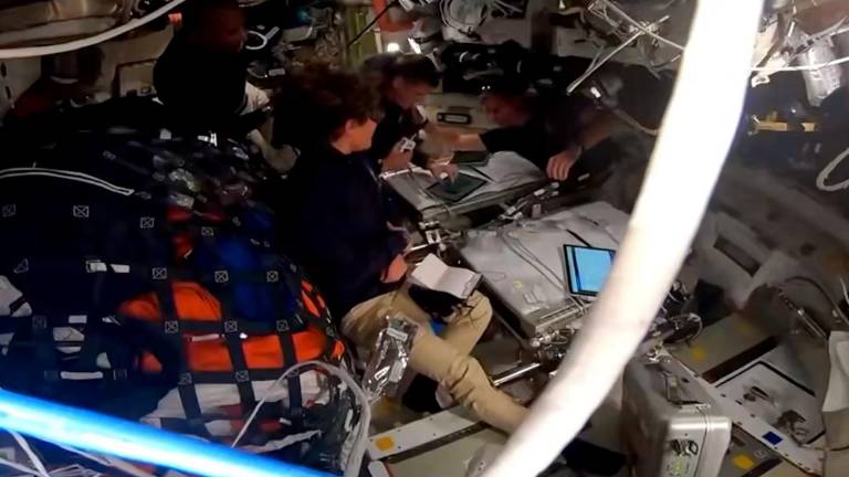 Artemis II: Tripulación de la cápsula Orion nombra un cráter lunar en honor a la esposa fallecida del astronauta Reid Wiseman