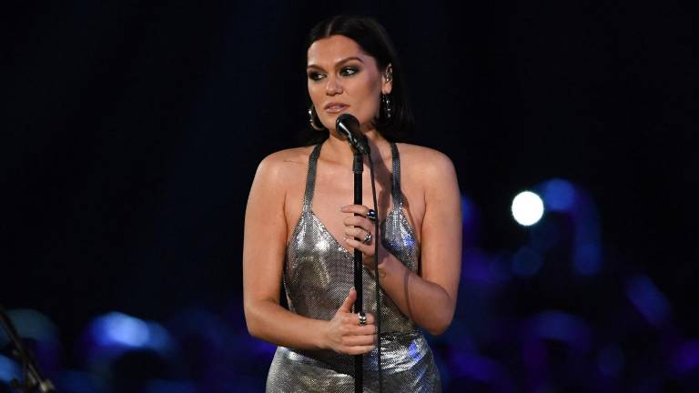 Jessie J anuncia que está libre de cáncer de mama tras meses de tratamiento