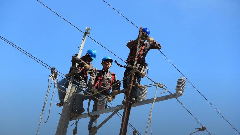 Alcaldía se pronuncia tras accidente de trabajador que sufrió descarga eléctrica en Guayaquil