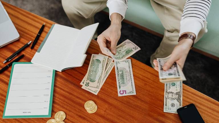 Devolución del IVA en Ecuador: así pueden solicitarla los adultos mayores