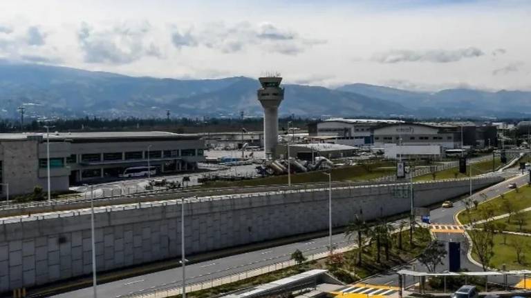 Aeropuerto de Quito reanuda sus operaciones tras suspensión temporal