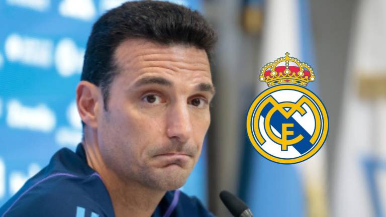 Lionel Scaloni junto al escudo del Real Madrid.