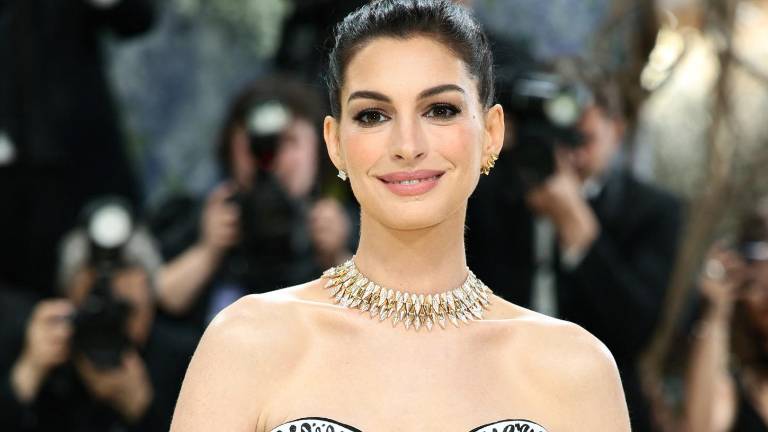 Anne Hathaway revela que perdió gran parte de la visión de un ojo durante diez años