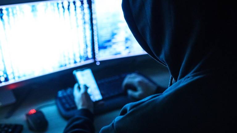 SRI alerta sobre estafas por WhatsApp: así operan los mensajes fraudulentos que buscan robar información