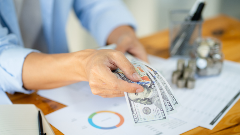 Gobierno de Daniel Noboa inicia pago de bonos y pensiones a 55.000 beneficiarios