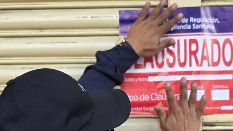 ARCSA clausura local en Guayaquil con más de 4.000 cosméticos falsificados