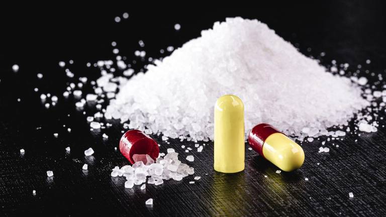 Experta de la OEA advierte sobre alteración molecular de drogas para evadir controles en Ecuador y el mundo