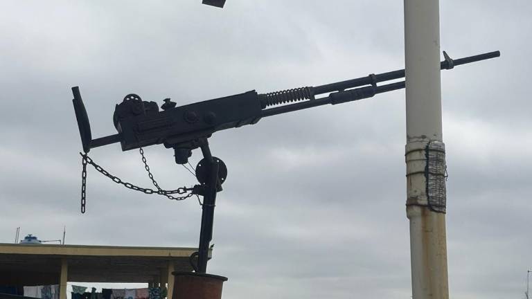 Fuerzas Armadas decomisan ametralladora que estaba en terraza de Guayaquil durante operativo militar