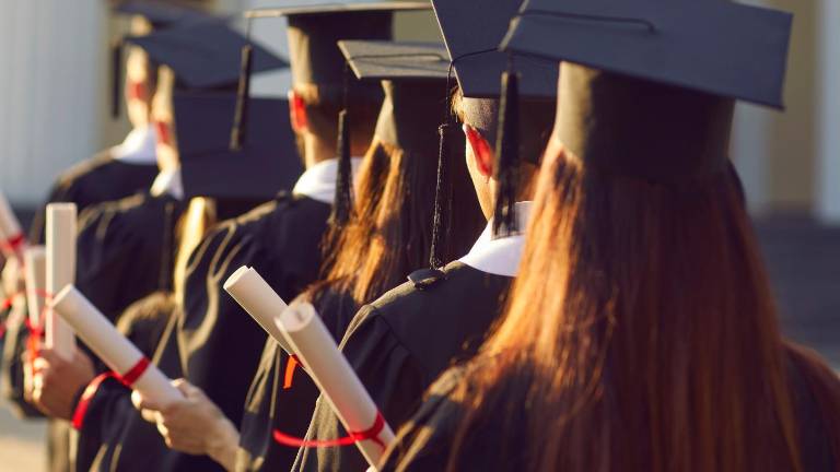 Becas en maestrías y cursos para ecuatorianos en España: ¿Cómo acceder y cuáles son los requisitos?