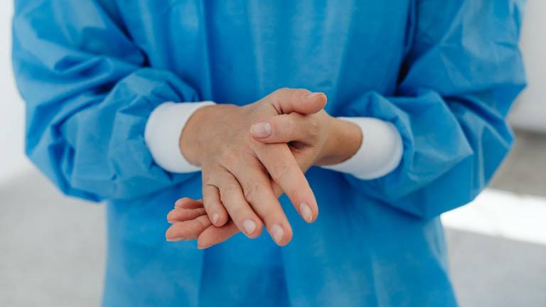 Investigan a cirujano en España por presunta agresión sexual a una paciente anestesiada