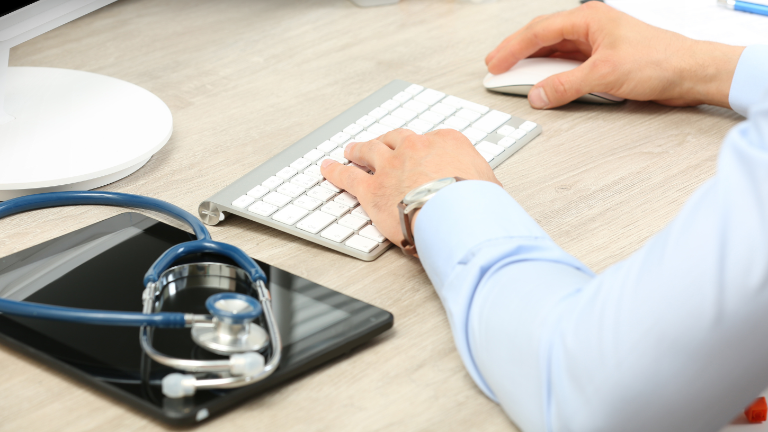 Médicos graduados en Ecuador: requisitos y pasos para postular al año rural