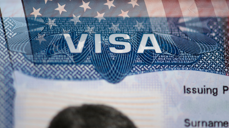 Estados Unidos cambia requisitos para visa B1/B2: entrevista obligatoria para niños y adultos mayores