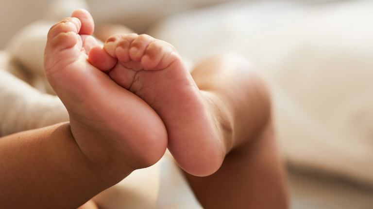 Padres colombianos registran a su hija con el nombre 'Chat Yipiti' y desatan debate en redes