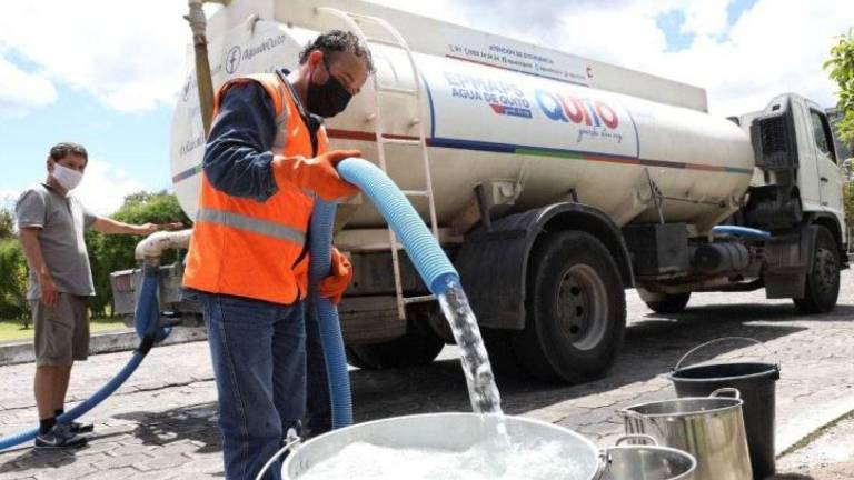Cortes de agua potable en Quito: estos son los horarios de tanqueros que abastecerán a seis parroquias