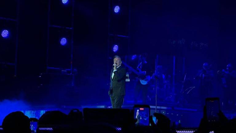 El cantautor Ricardo Montaner cantando Castillo azul durante su último concierto en guayaquil el 23 de mayo del 2026, parte del repertorio de su gira de despedida El Último Regreso World Tour.