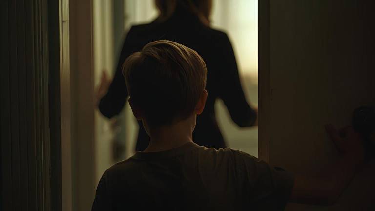 Mujer es acusada de abusar a menor de edad con TDAH en Ibarra: le ofrecía regalos para que vaya a su casa