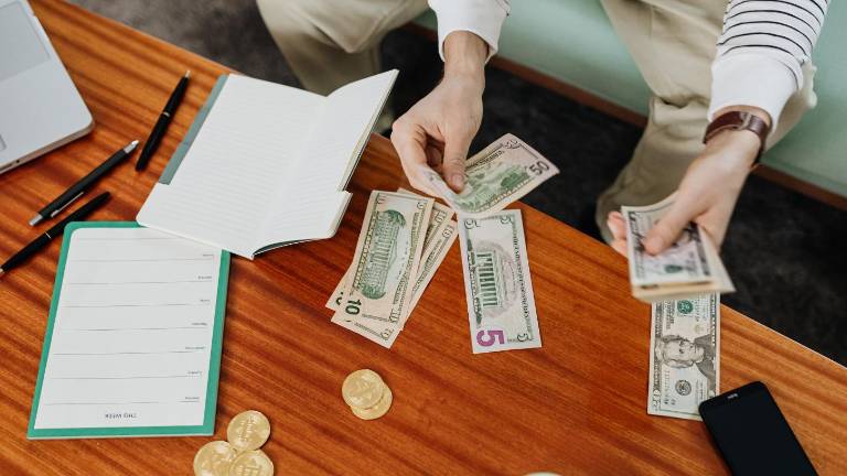 Décimo tercer sueldo en Ecuador 2025: plazos de pago, beneficiarios y cómo se calcula