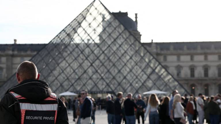 Dos nuevos imputados por el robo en el Louvre: una mujer de 38 años entre los acusados