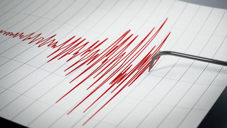 Japón levanta alerta de tsunami y advierte posible mega terremoto tras sismo